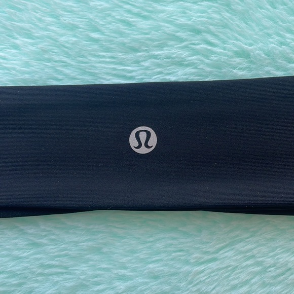 NWT Lululemon Fly Away Tamer Headband - Picture 7 of 11